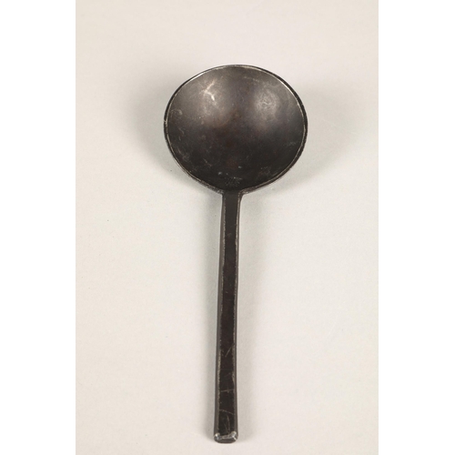 202 - Antique pewter / metalware slip top spoon, with rose and crown makers mark, possibly 16th or 17th ce... 