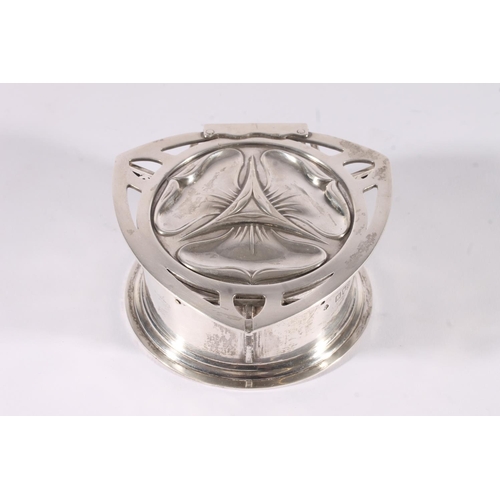 666 - Silver trinket box and cover with pierced floral design by William Hutton & Sons Ltd, probably a... 