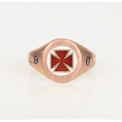 567 - 9ct gold and enamel Masonic gentleman's ring, enamel decorated with central Templar cross, size X, 5... 