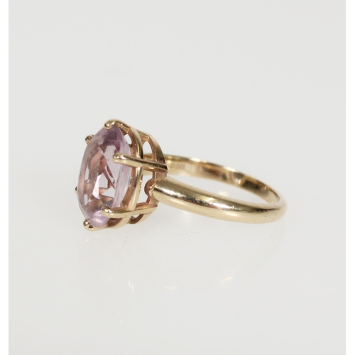 581 - 9ct gold and lilac coloured stone ring, size N, 3.1g.