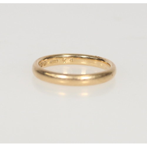 591 - 18ct gold wedding band, size Q, 4.6g.