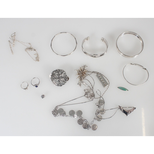 637 - Silver and white metal jewellery incl. bangles, modernist pendant and earrings, rings etc.