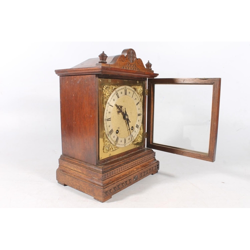 16 - Oak cased mantel clock, 31cm high.