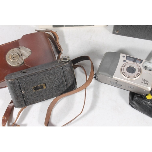 101 - Vintage cameras.  (4)