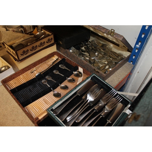 172 - Cased silver plated flatware.