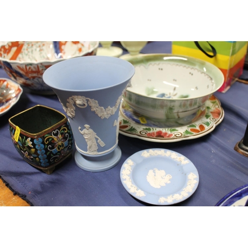 61 - Chinese cloisonné pot on bracket feet, Dutch pottery plates, a Buchanware bowl, a Wedgwood ja... 