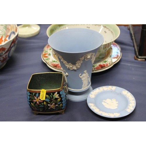 61 - Chinese cloisonné pot on bracket feet, Dutch pottery plates, a Buchanware bowl, a Wedgwood ja... 