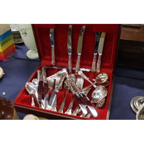 81 - Canteen of silver-plated cutlery.