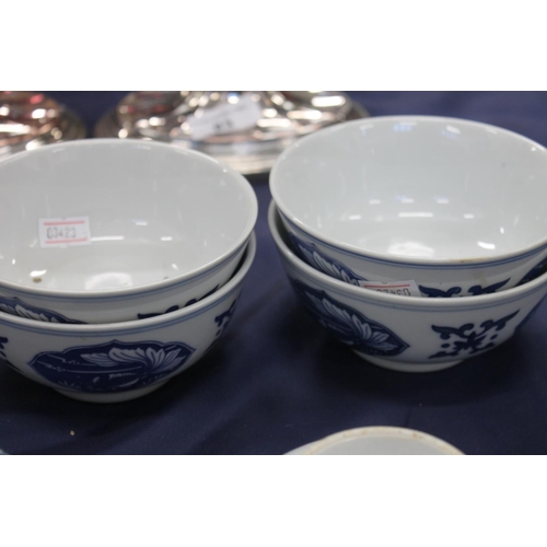 84 - Chinese blue and white rice bowls.