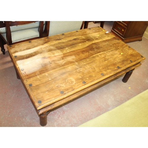 707 - Low coffee table, 115cm long.