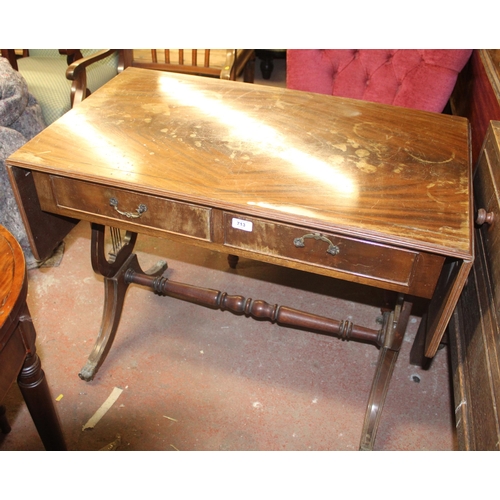 713 - Mahogany drop-leaf sofa table.