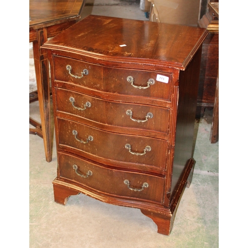 773 - Serpentine front chest of drawers, 72cm high.