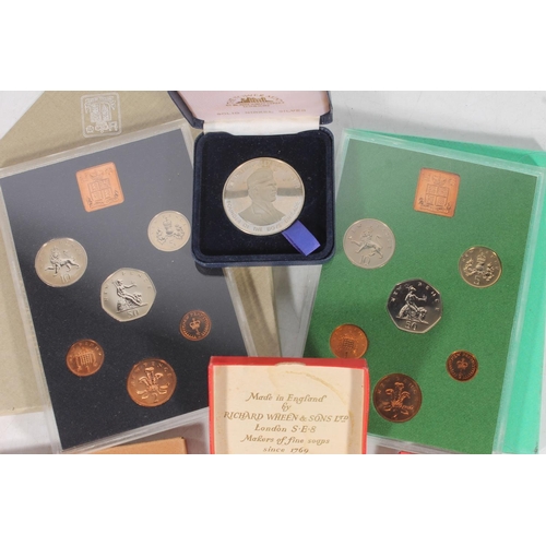 250 - Coin collection to include Coinage of Great Britain and Northernn Ireland 1973, 1974, 1975 and 1976,... 