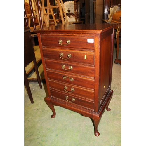 763 - Chest of drawers on pedestal base, 86cm high.