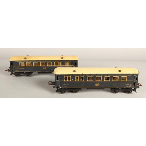 543 - Collection of assorted O gauge model railway to include locomotive, passenger coaches and Hornby ser... 