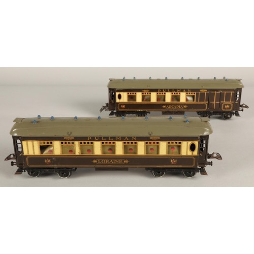 543 - Collection of assorted O gauge model railway to include locomotive, passenger coaches and Hornby ser... 