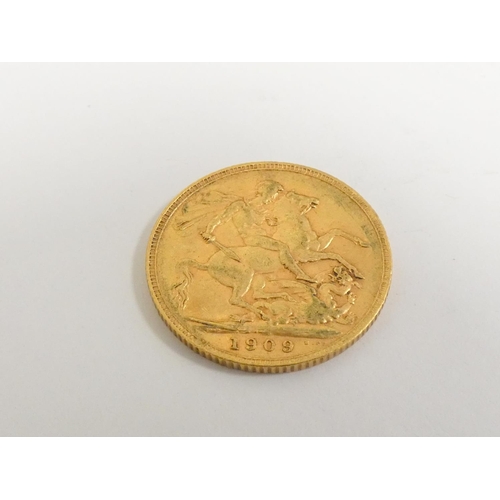 62 - United Kingdom, Edward VII 1909 22ct gold full sovereign.