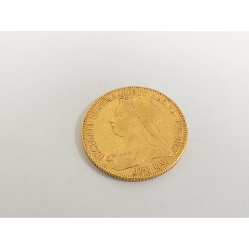 63 - United Kingdom, Victoria 1900 22ct gold full sovereign.