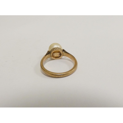 64 - 9ct gold pearl ring size 'K', 3g.