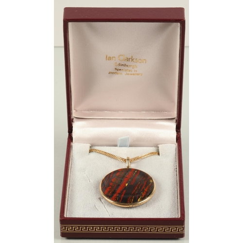 63 - Agate pendant mounted in 9ct gold, on a 9ct gold chain, chain weight 6.6g