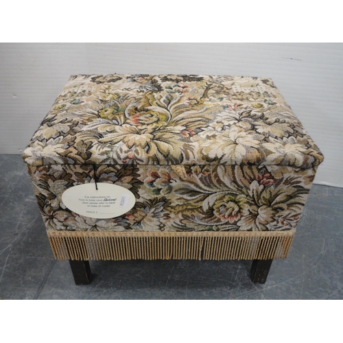 21 - Sewing box and a table lamp.  (2)