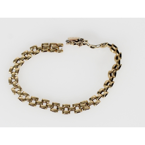 401 - 9ct gold gate link bracelet, 7.2g.