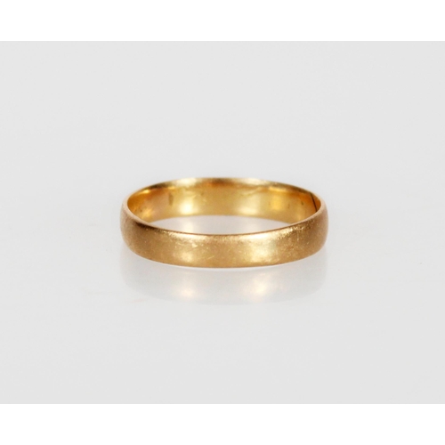 405 - 22ct gold wedding band, 1.8g.