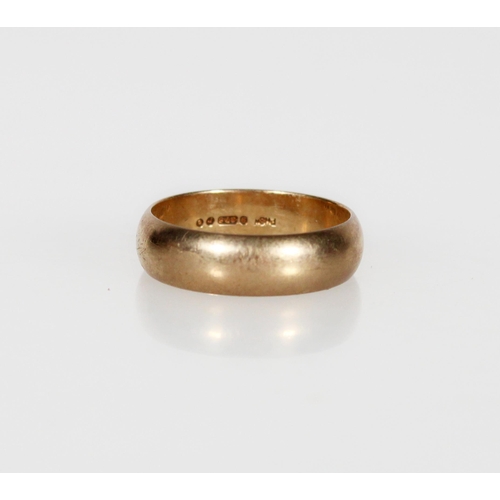 416 - 9ct gold wedding band, 4.3g.