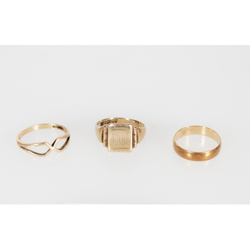 422 - Three 9ct gold rings, 6.2g. 