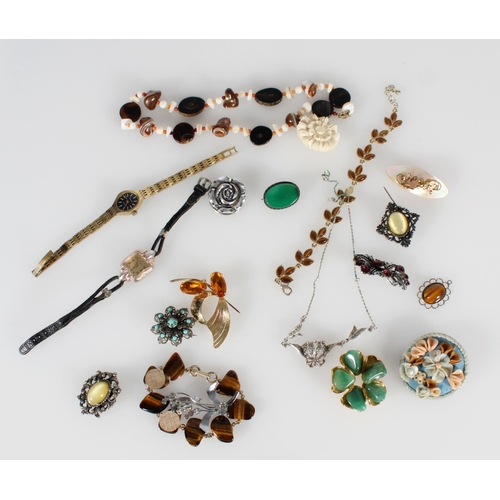 446 - Selection of costume jewellery brooches, etc.