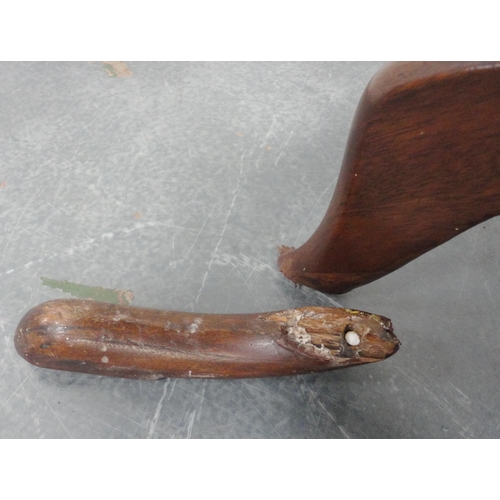 420 - George III mahogany snap-action tripod table with saucer top, approximately 70cm high.