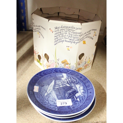 279 - Denby Dreamweavers boxed set and blue and white collector's plates.