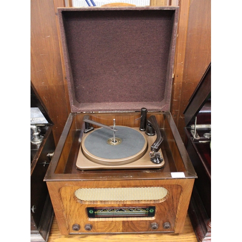 325B - Monarch antique radiogram with Invicta Radio displayed to the front.