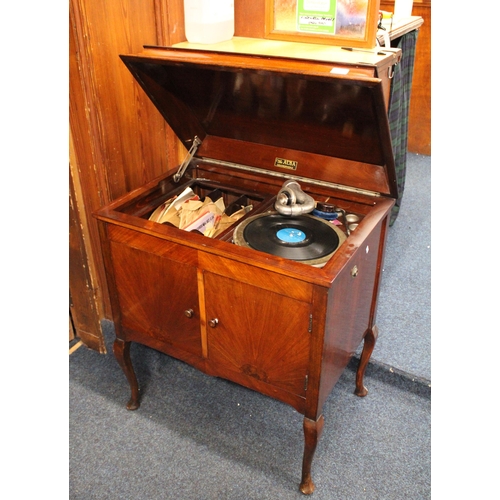 325Q - The Alba Gramophone mahogany music centre with antique records to include Bing Crosby White Christma... 