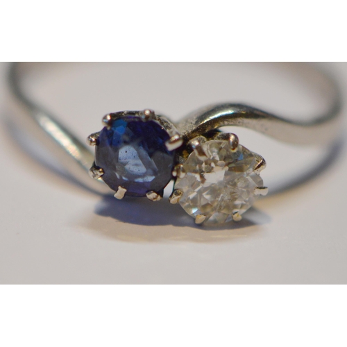 172 - Diamond and sapphire cross-over two-stone ring, the brilliant approximately .5ct, white gold and pla... 