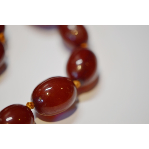 192 - Cherry amber bead necklace, 45cm long, 73g.