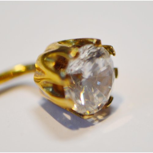 193 - Diamond scarf pin, set with a brilliant in a claw setting, measuring approximately 1ct, in gold.