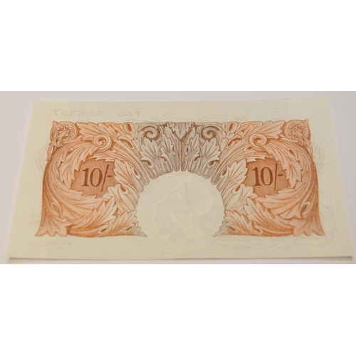 262 - Bank of England uncirculated ten shilling banknote, Mahon, B210, series A, Y66 886307, first signatu... 