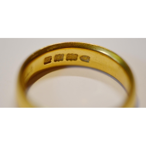 203 - 22ct gold lady's band ring, hallmarks for London, size N, 6.2g.