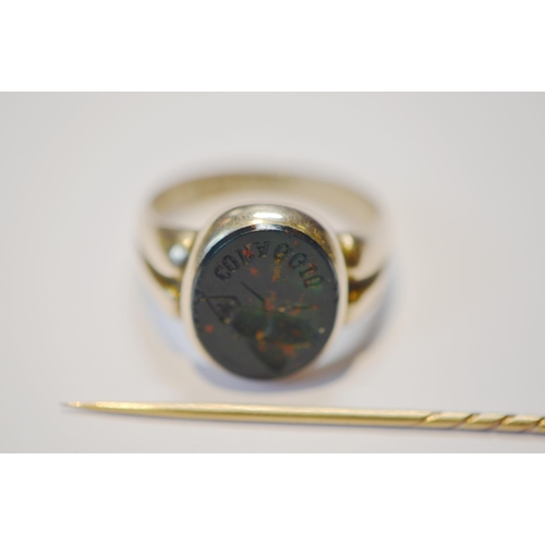 205 - 9ct gold agate gent's signet ring, stamped '375', size T, 7.3g gross, and a Victorian-style diamond-... 