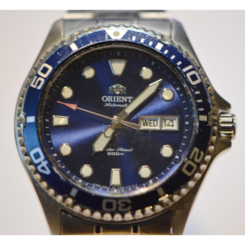 287 - Orient gent's automatic stainless steel bracelet watch, blue dial and blue bezel, stainless strap, r... 