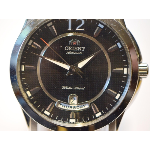 288 - Orient gent's automatic stainless steel watch, black dial with day and date window, on black leather... 