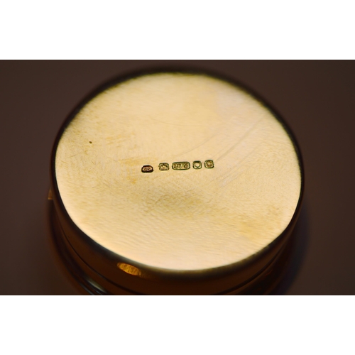 214 - 9ct gold cylindrical patch box with tiny diamond, 1938, 24mm, 9g gross.