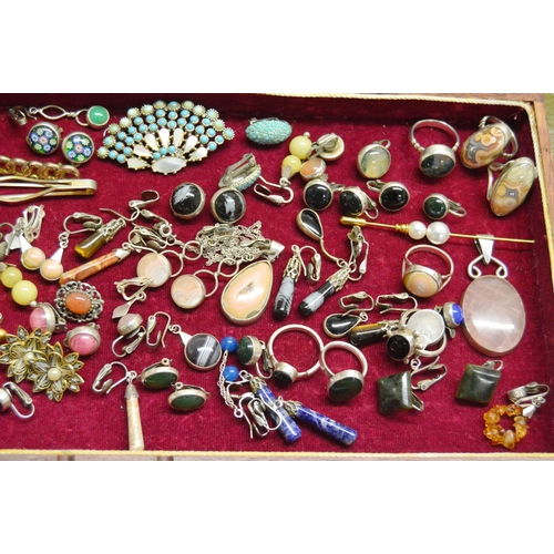 218 - Scottish silver pebble brooch, two others and a quantity of silver costume and other jewellery, to i... 