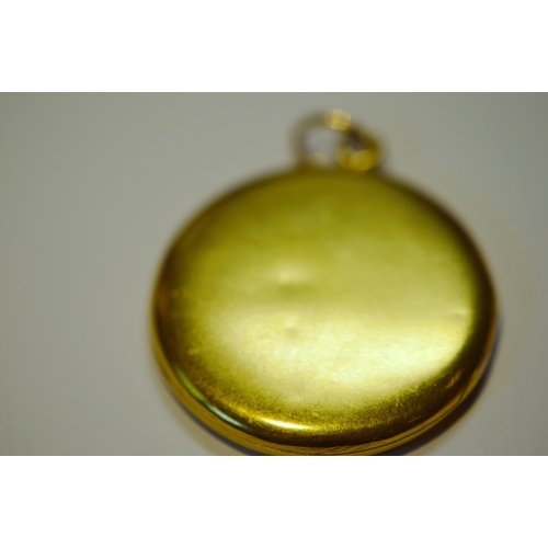 223 - Gold circular locket of secessionist style, '10k', c. 1910, 30mm, 8.6g.