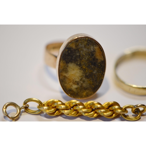 229 - 9ct gold band ring, 1.5g, 9ct gold quartz ring, 6.3g gross, and two other pieces of scrap gold, one ... 