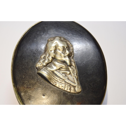 129 - Antique horn and silver overlaid snuff box bearing a silver bust of John Obrisset to the cover, 2.5c... 