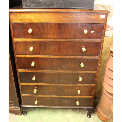 537 - Mid-20th century gents bedroom six drawer chest, 115cm tall.