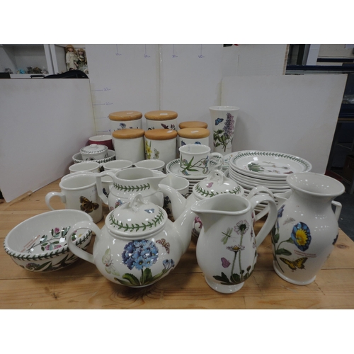 Large quantity of Portmeirion 'Botanic Garden' pattern tea and
