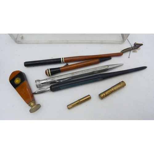 403 - Group of jewellery and collectables to include a Scottish silver and agate brooch in the form of a s... 